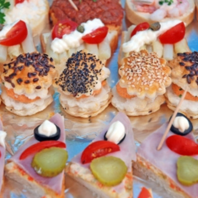 Häppchen und kleinen Köstlichkeiten